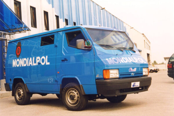 1998 NISSAN TRADE